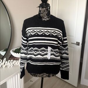 Old Navy Black & white  Sweater